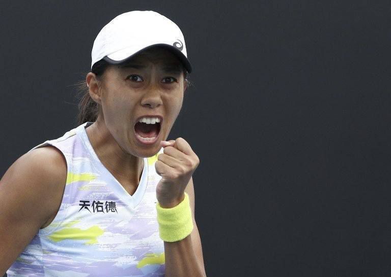 他来到乔飞云的面前，紧张的吞了吞口水，开口道：大少爷……情况……情况有点不对劲……乔飞云冷声问道：有什么话赶紧说。